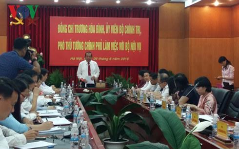 ឧបនាយករដ្ឋមន្ត្រីលោក Truong Hoa Binh អញ្ជើញជួបធ្វើការជាមួយក្រសួងនគរបាល